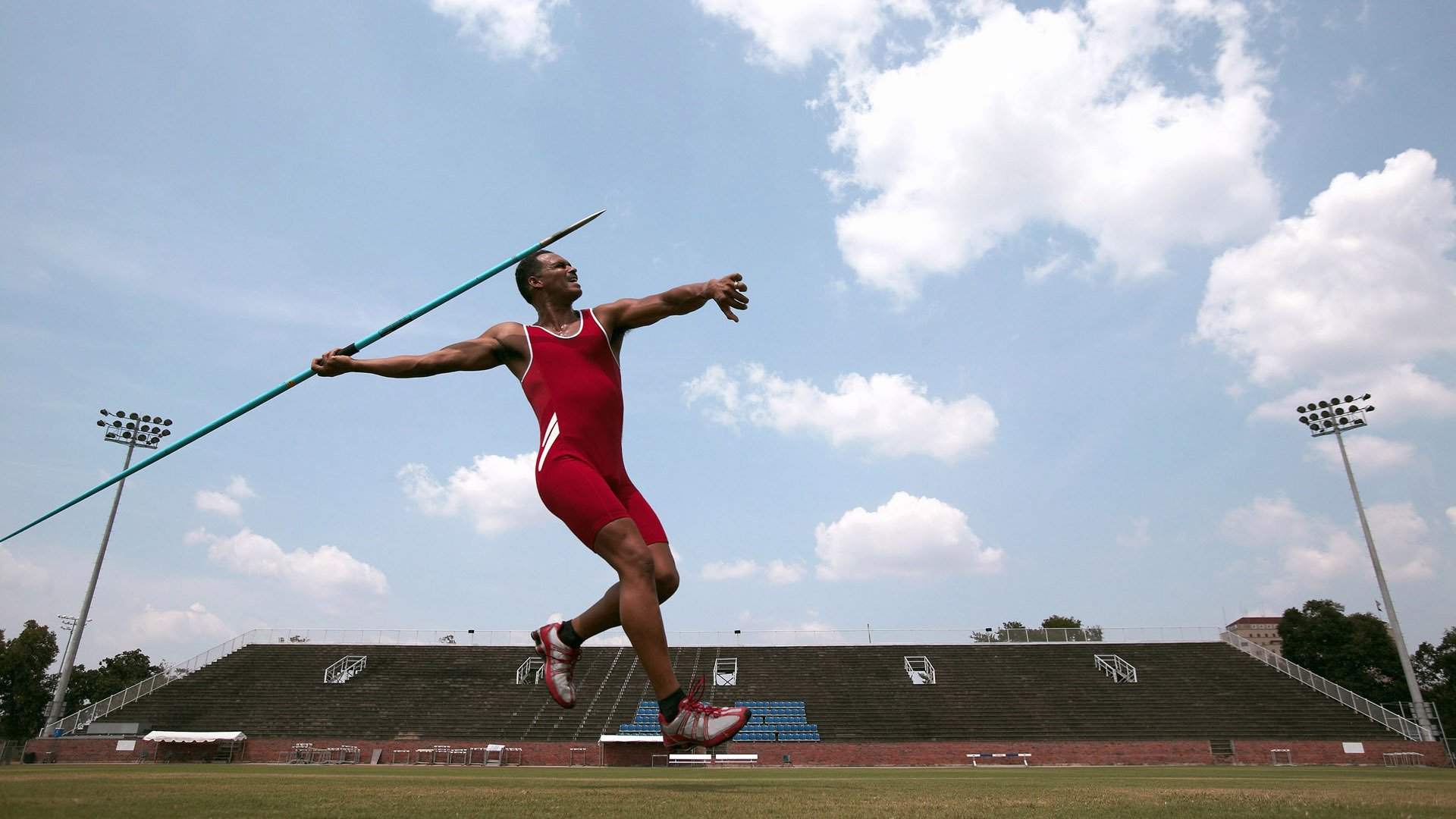 图穆亚的爆发性进攻与快速反击，成为袋鼠队获胜的重要因素，图阿vs穆勒