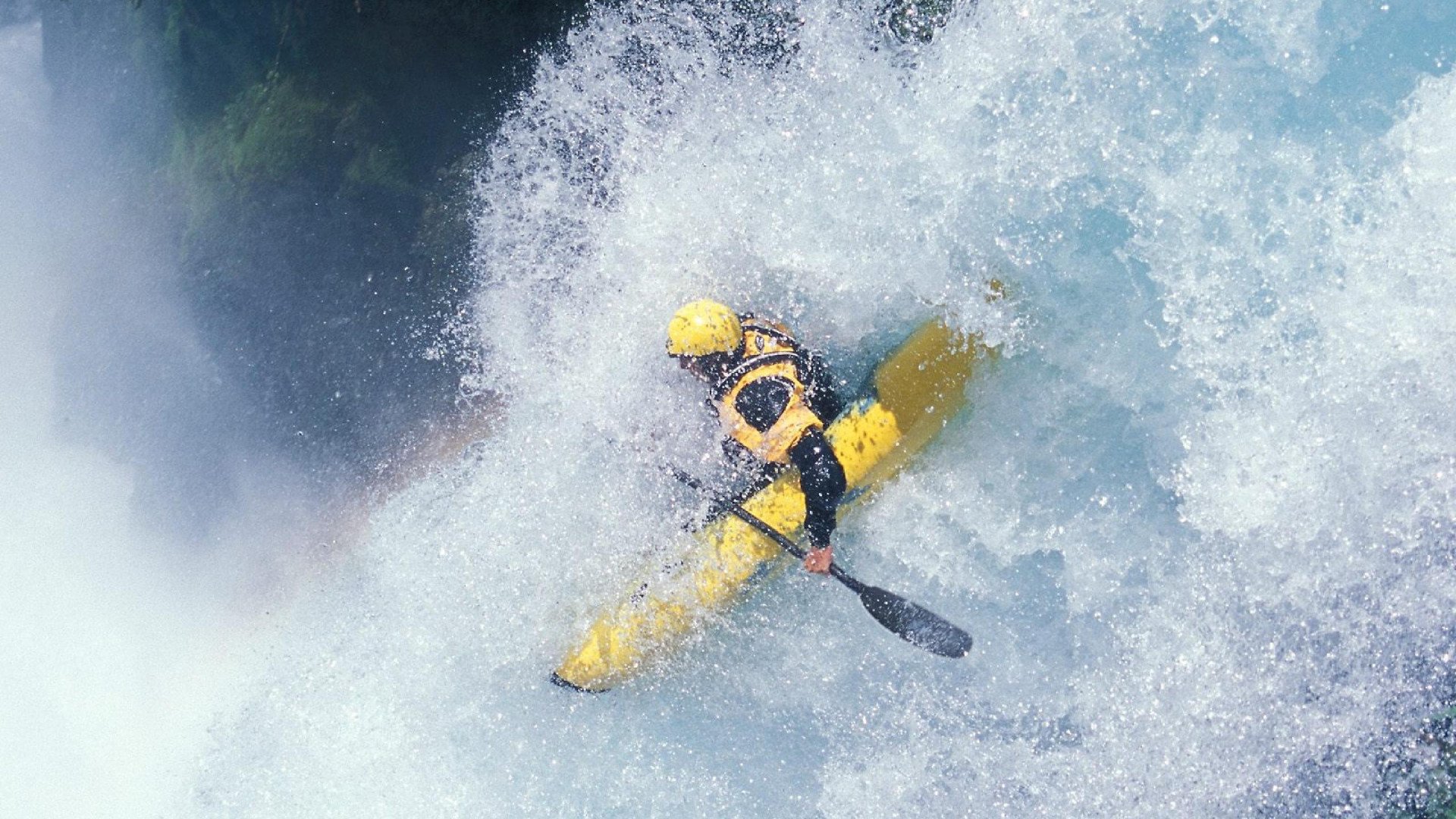 开云棋牌-“从泥泞到雪海：震撼全场的极限越野竞技”，泥潭越野车比赛视频